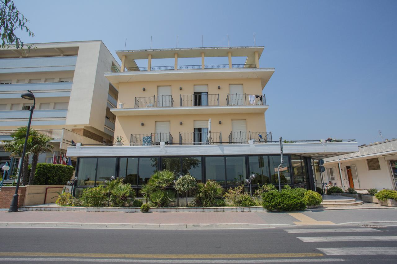Hotel Deanna Беллария-Иджеа-Марина Экстерьер фото
