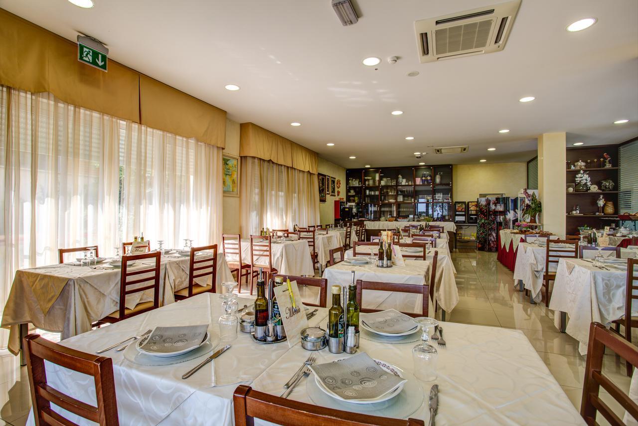 Hotel Deanna Беллария-Иджеа-Марина Экстерьер фото