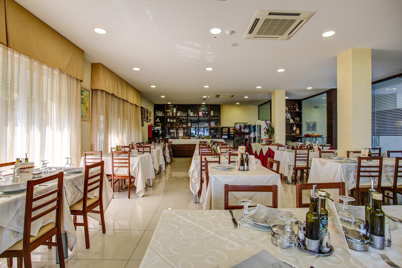 Hotel Deanna Беллария-Иджеа-Марина Экстерьер фото